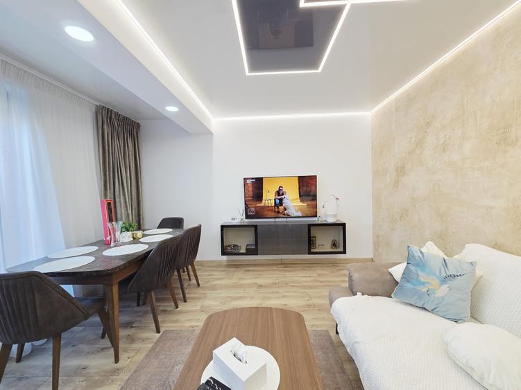 Apartament cu 2 camere decomandat, mobilat în
