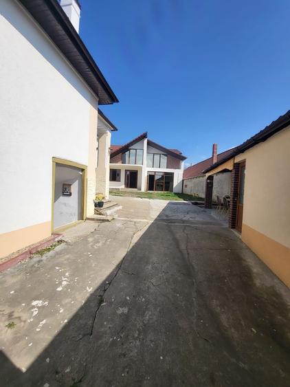 Casă individuală cu 5 camere cu Canalizare în Câlnic