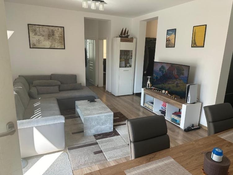 Apartament cu 3 camere decomandat, mobilat în Freidorf