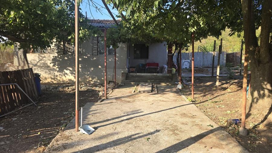 Casă cu 2 camere în Peștera