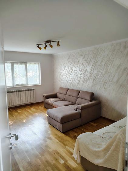 Apartament de vanzare Roman 3camere zona centrala - 2