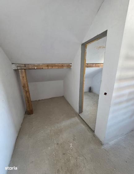 Casă cu 4 camere cu Teren 1836 Mp în Dudeștii Noi