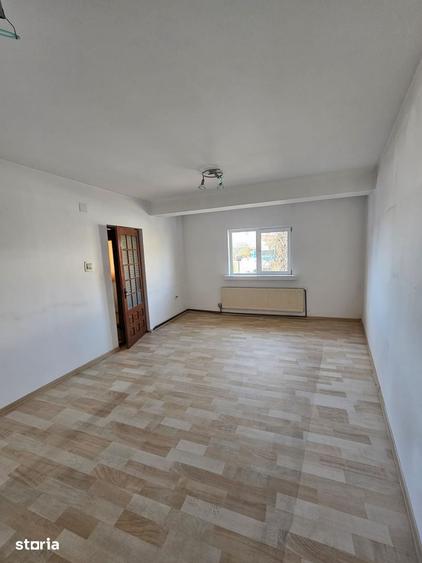 Casă cu 6 camere cu Teren 450 Mp în Calea București