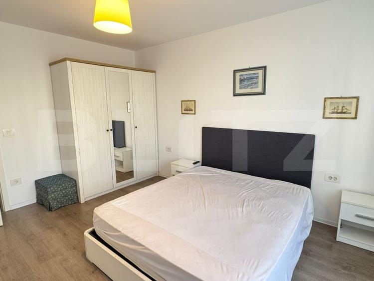 Apartament cu 2 camere semidecomandat, mobilat în Tractorul
