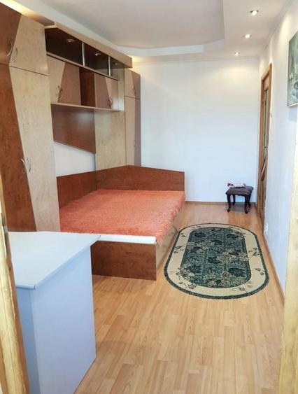 De inchiriat apartament 3 camere(transf.din 2), etaj 3, zona Carrefour- Crihala. - 2