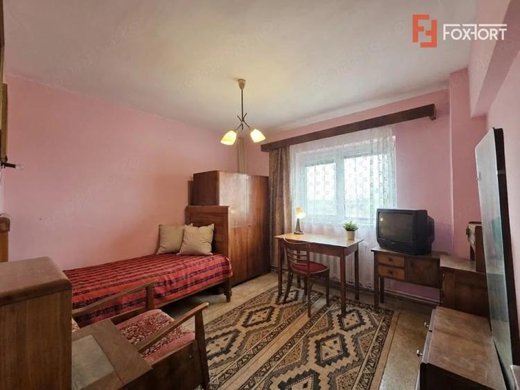 Apartament cu 4 camere semidecomandat în Micălaca