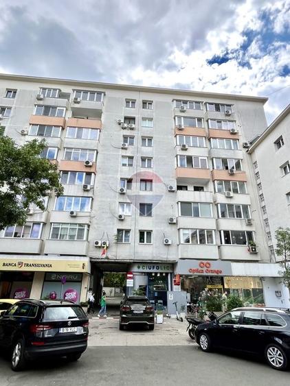 Apartament cu 2 camere semidecomandat, mobilat în P-ța Romană