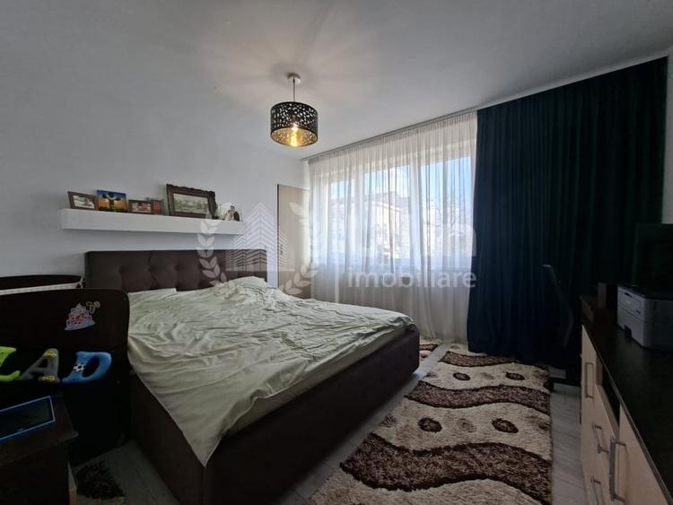Apartament cu 3 camere semidecomandat, mobilat în Baciu