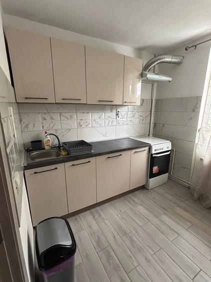 Apartament cu 2 camere semidecomandat în Berceni