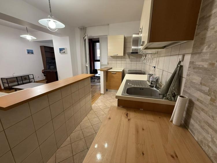Apartament cu 2 camere decomandat, mobilat în Calea Călărașilor