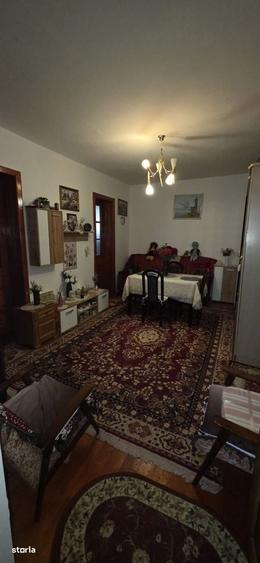 Casă cu 4 camere decomandat în Central