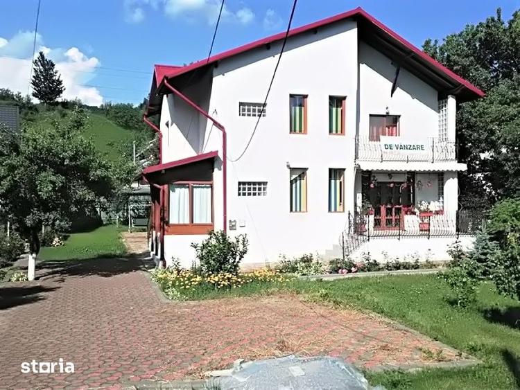 Casă cu 5 camere cu Teren 1000 Mp în Central