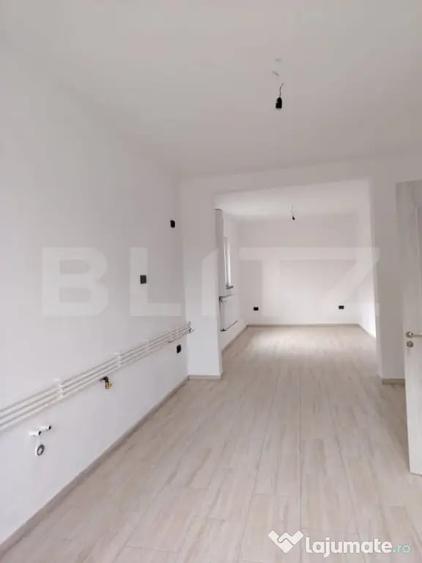 Casă cu 7 camere cu Teren 1388 Mp în Central