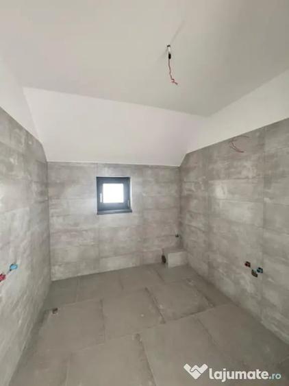 Casă cu 5 camere cu Teren 415 Mp în Central