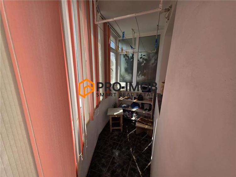 Apartament cu 3 camere decomandat, mobilat în Central