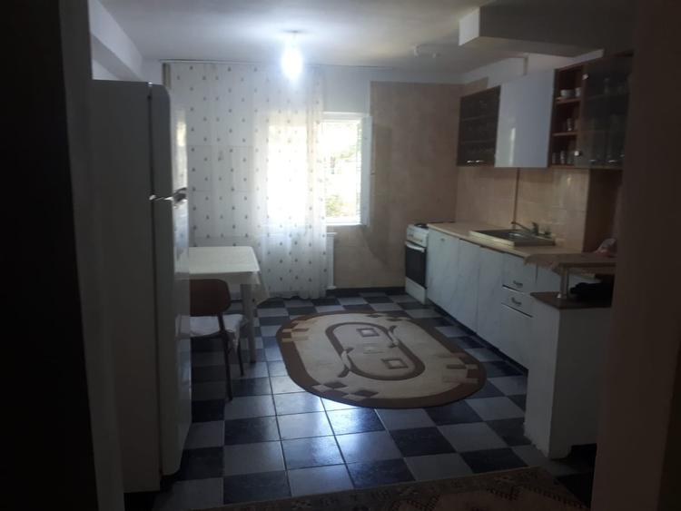Apartament cu 4 camere decomandat în Baicului