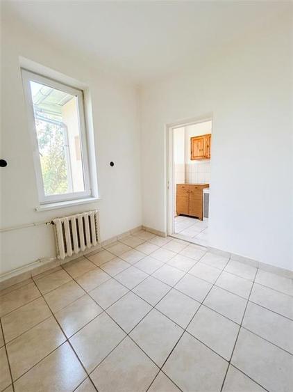 Apartament cu 3 camere semidecomandat în Gării