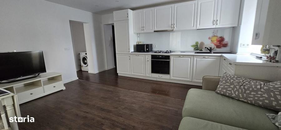 Apartament cu 3 camere decomandat în Micro 4