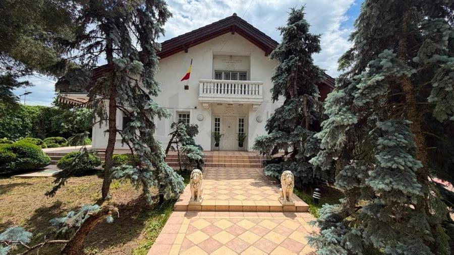 Casă cu 5 camere cu Teren 2800 Mp în Ferme