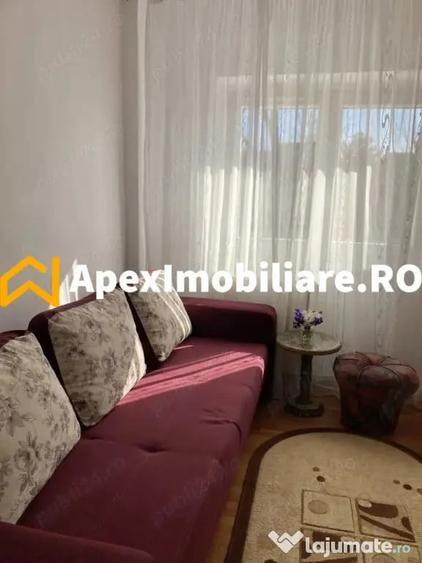 Apartament cu 3 camere semidecomandat, mobilat în Central