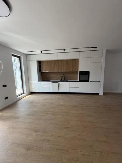 Apartament cu 2 camere semidecomandat, mobilat în Florești — fotografia 2