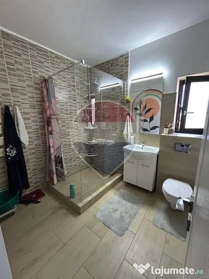 Casă cu 5 camere cu Teren 2325 Mp în Cumpărătura