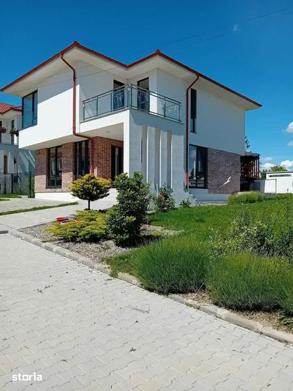 Casă cu 5 camere cu Canalizare în Mogoșoaia