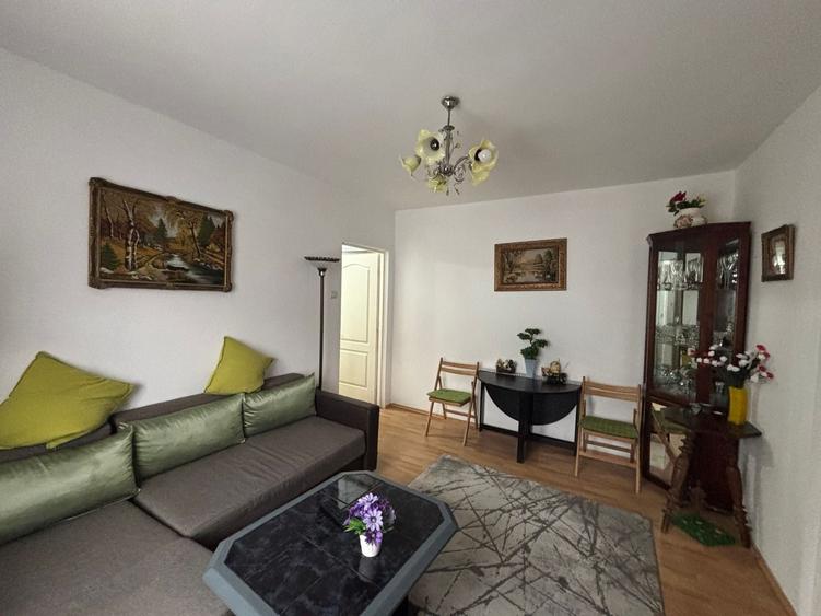 Apartament cu 3 camere semidecomandat, mobilat în Hipodrom 2