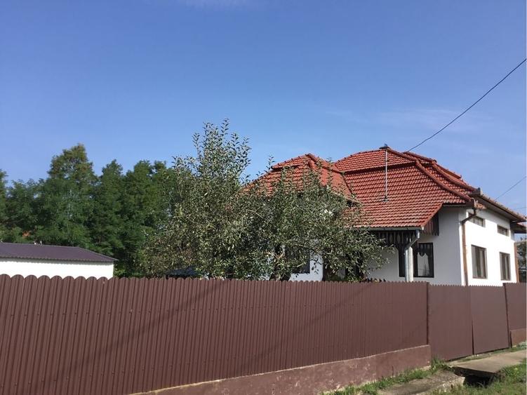 Casă cu 3 camere decomandat în Exterior Vest