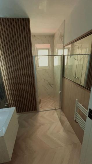 Penthouse cu 2 camere decomandat în Independenței