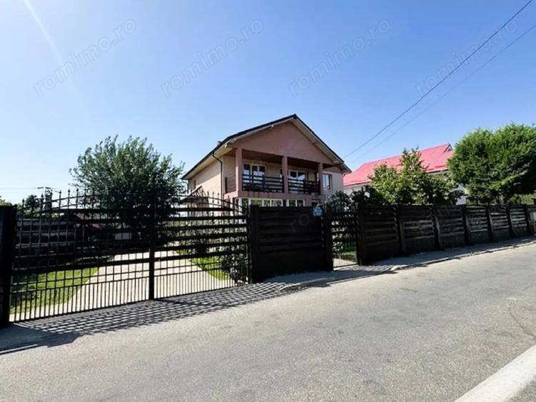Casă cu 6 camere cu Teren 1250 Mp în Central