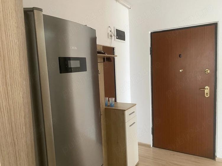 Apartament cu 3 camere decomandat în Metalurgiei