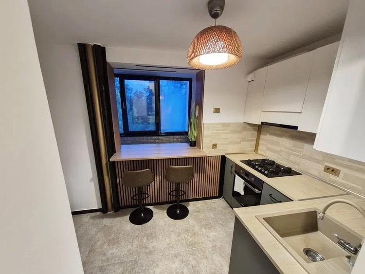 Apartament cu 3 camere semidecomandat în Baba Novac