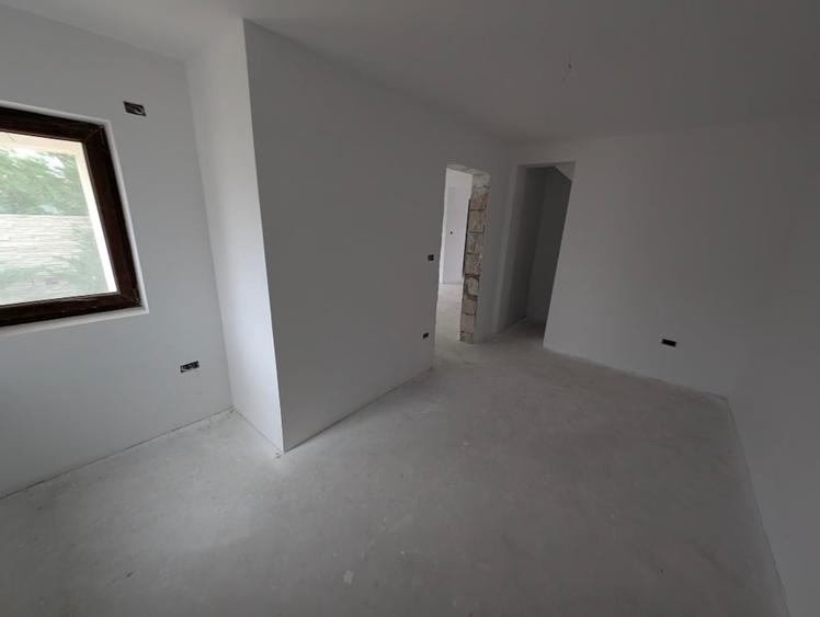 Duplex cu 5 camere cu Canalizare în Moșnița Veche