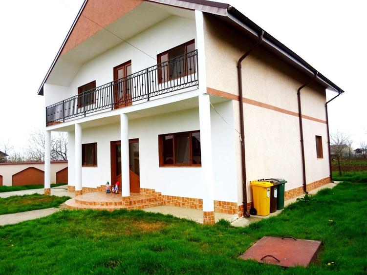 Casă cu 4 camere decomandat în Central