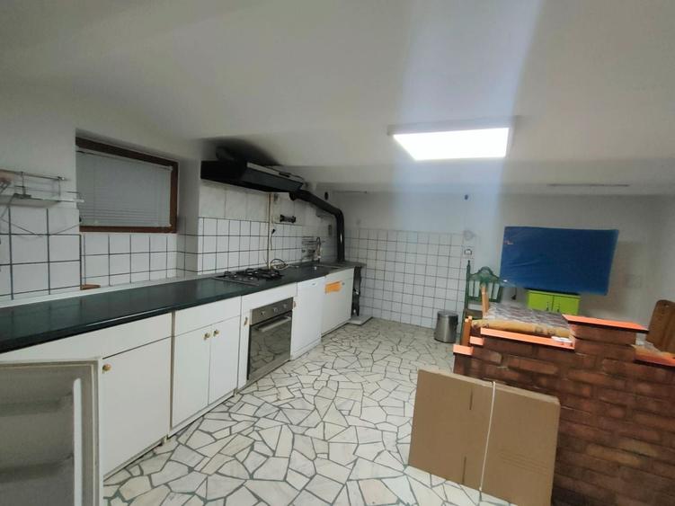 Casă individuală cu 4 camere cu Canalizare în Gușterița