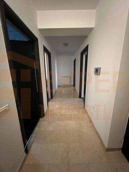 Casă individuală cu 9 camere cu Canalizare în Tomis II
