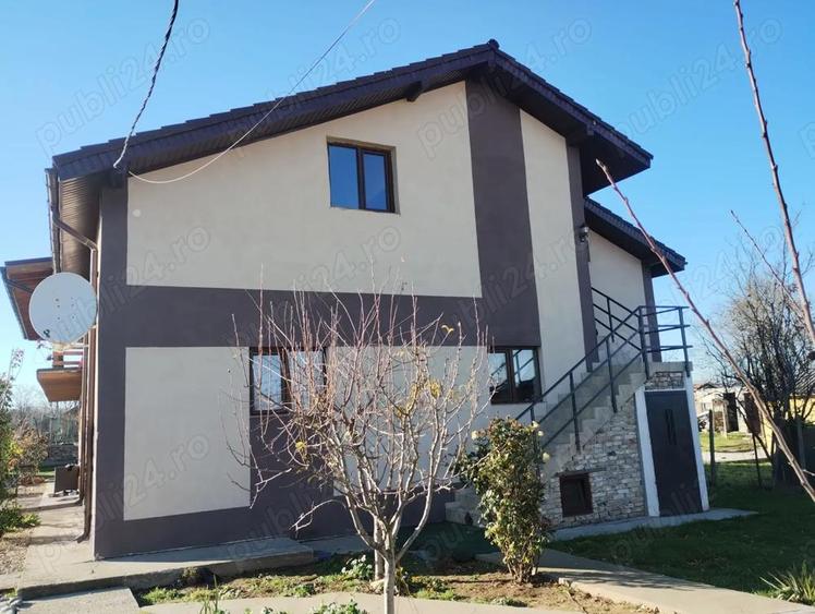 Casă cu 6 camere în Ciocârlia