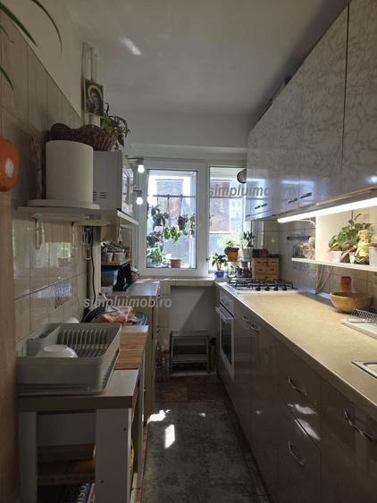 Apartament cu 3 camere decomandat, mobilat în Brâncoveanu