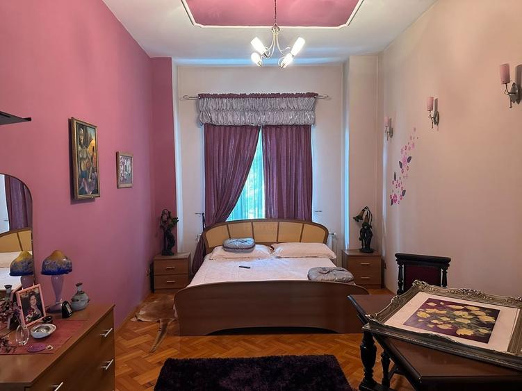 Casă individuală cu 9 camere cu Canalizare în Cotroceni