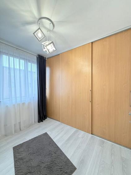 Apartament cu 3 camere decomandat în Florești