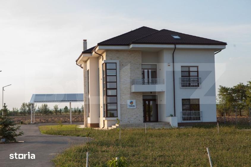 Casă cu 5 camere decomandat cu Teren 1000 Mp în Ulmi