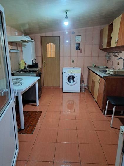 Casă cu 4 camere în Lungulețu