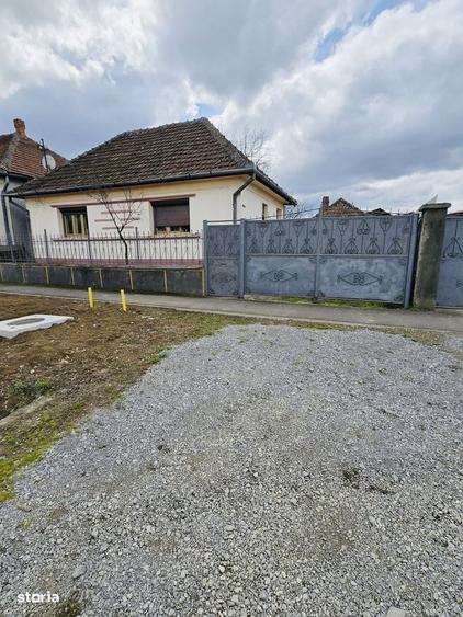 Casă cu 4 camere în Rontău