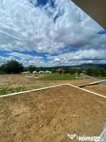 Casă cu 5 camere cu Teren 530 Mp în Satu Nou de Jos