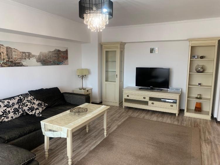 Apartament cu 3 camere decomandat, mobilat în Ultracentral