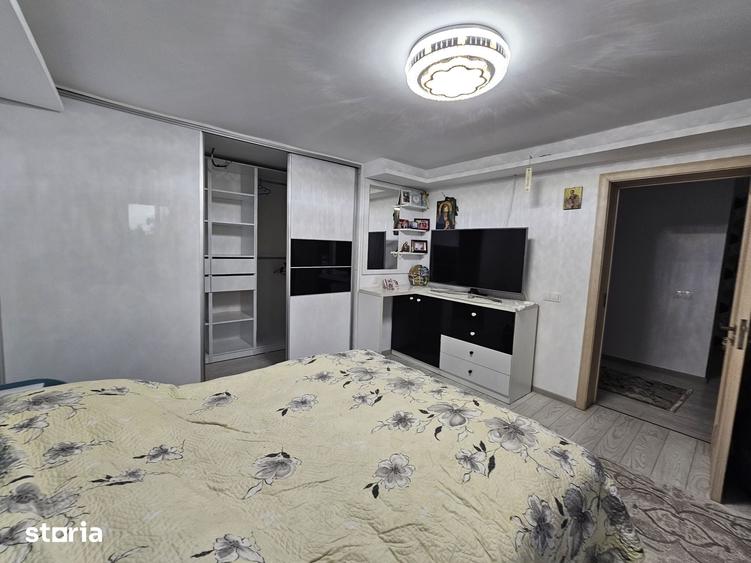 Casă cu 5 camere cu Teren 250 Mp în Cățelu