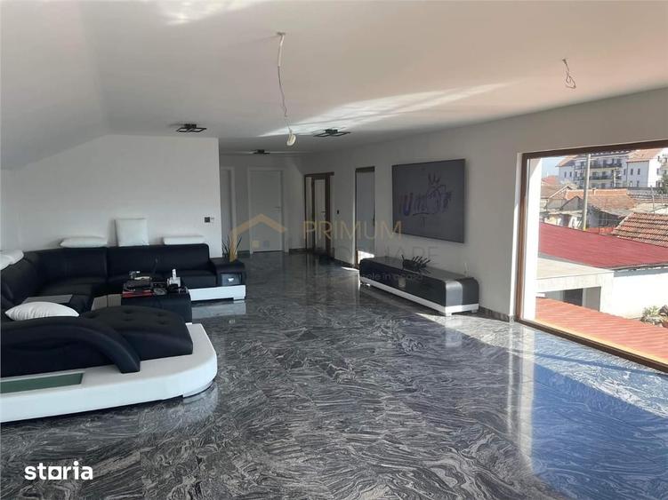 Casă cu 6 camere cu Teren 995 Mp în Ronaț