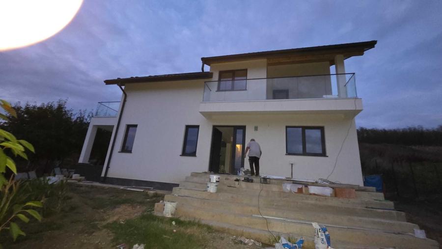 Casă cu 4 camere în Central