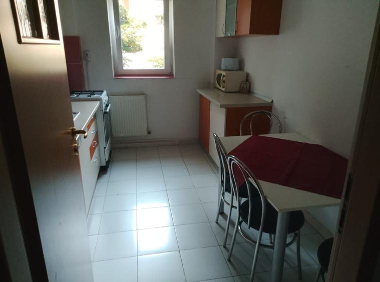 Apartament cu 3 camere decomandat, mobilat în Iancului